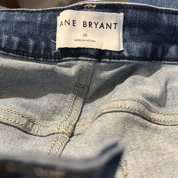 Lane Bryant Size 18 Flex Magic Waistband Signature Fit Midrise Cropped Flare - Picture 4 of 6